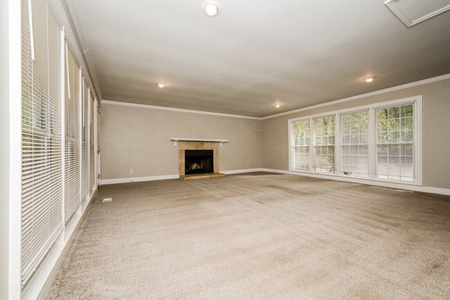 Photo - 395 Magmar Ln