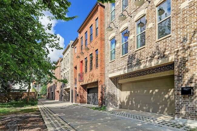 Photo - 1706 Francis St