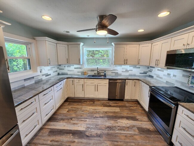 Photo - Beautiful 3 Bedroom 3 Bath Beachside Home