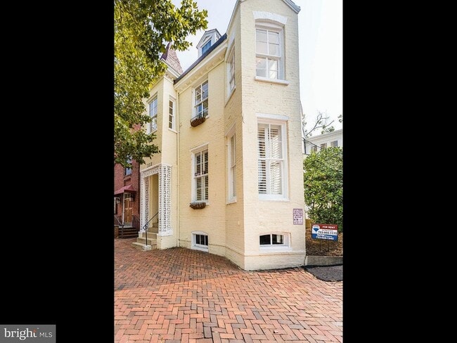 Great Unobstructed Light - 322 S Washington St Unit Upper