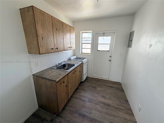 Building Photo - 730 NW 101st St Unit 1-A