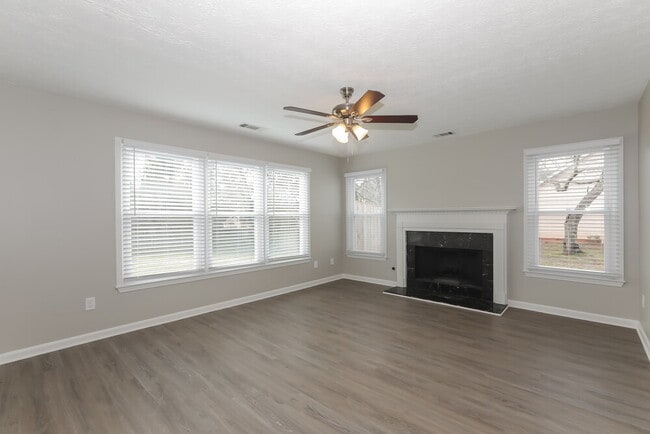 Photo - 2403 Scarlet Ln SE