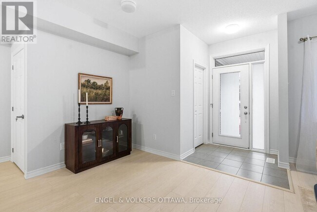 Photo - 135 Anthracite Private