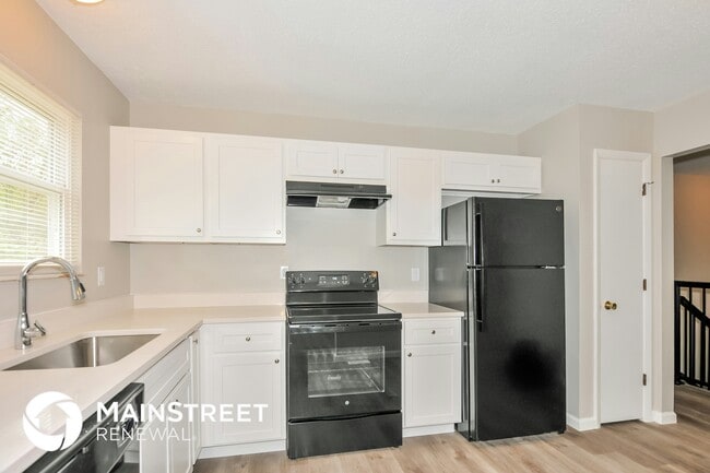 Photo - 562 Green Forest Dr