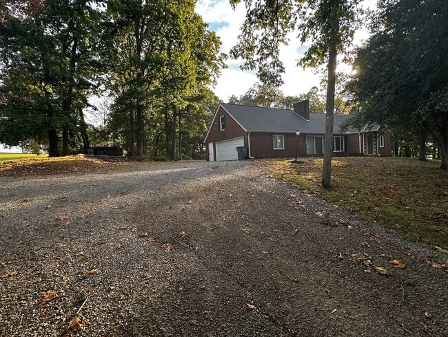 Photo - Spacious 3 bedroom/ 2.5 bath home near Exi...