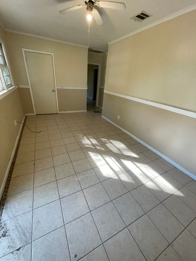 Photo - Cute One Bedroom Unit in Queensborough