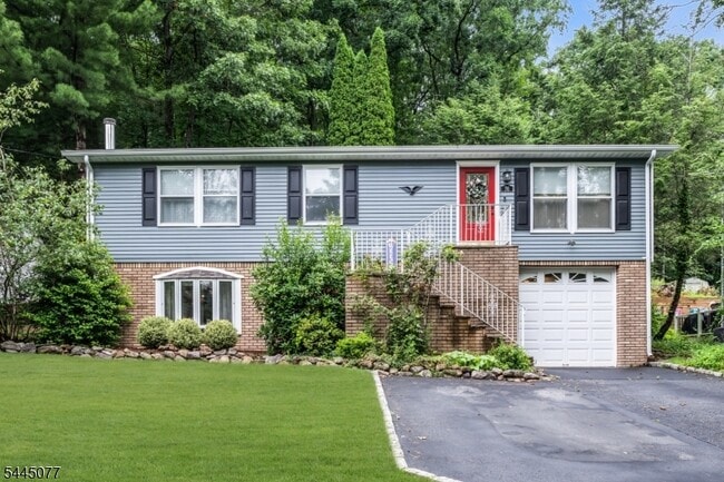 Building Photo - 76 Valley View Dr