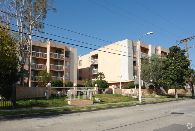 Bakman Towers - Bakman Towers