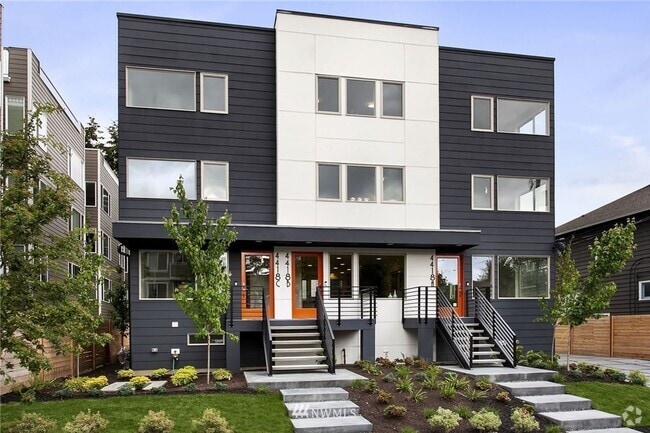 Building Photo - Beautifully Situated Fremont Townhouse