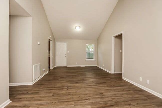 Photo - 565 Bridgette Dr