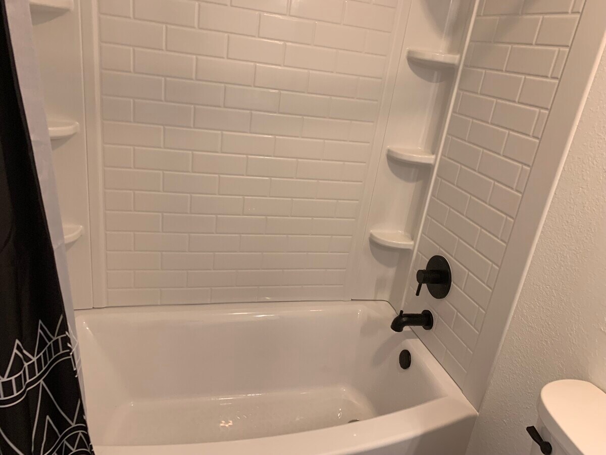 Bath - 2637 Healy Dr Casa