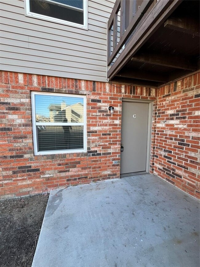 Building Photo - 300 Chalmette Dr Unit c