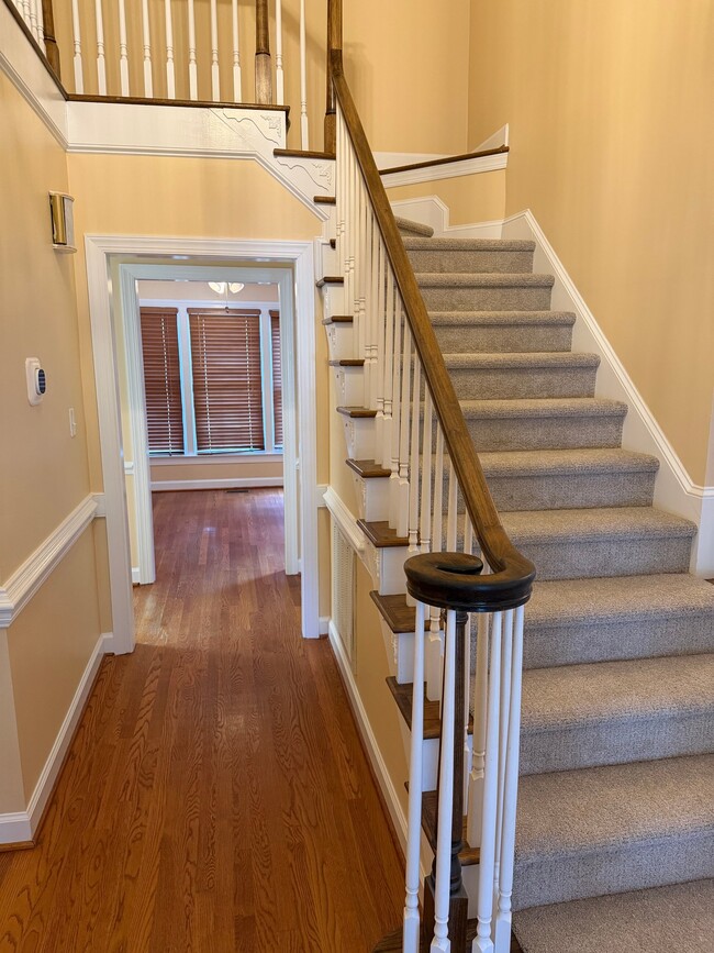 Photo - 504 Thorngate Rd