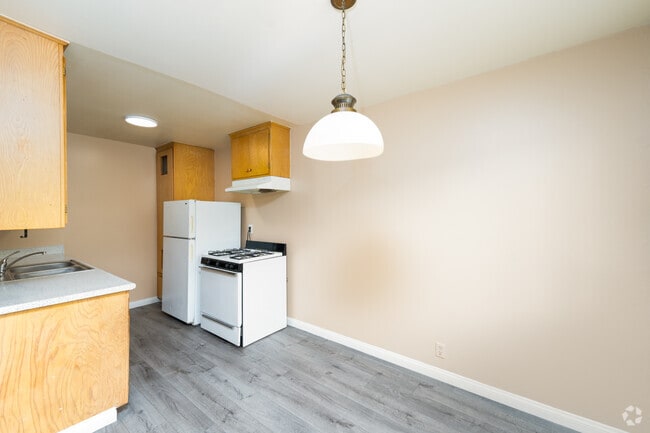 1BR, 1BA - 600SF