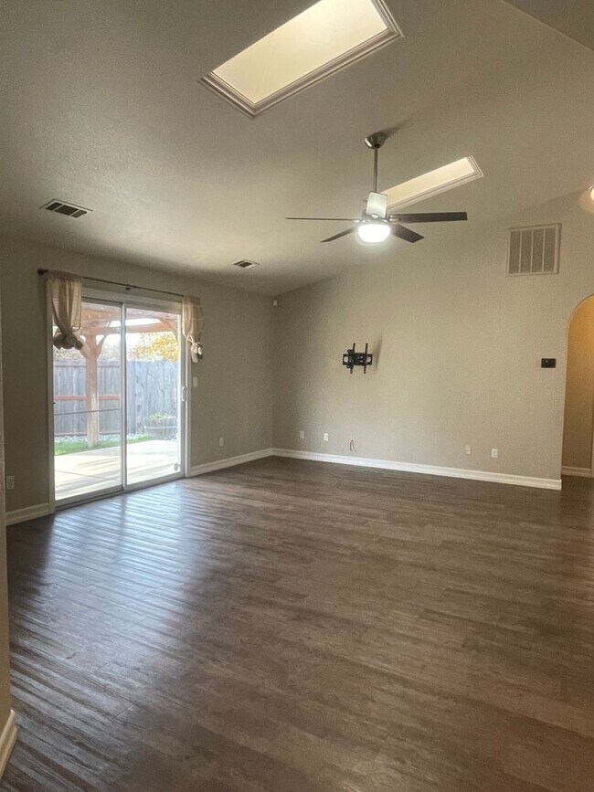 Photo - 3 BED 2 BATH HOUSE WITH FENCED BACKYARD IN THE COUNTRY HEIGHTS SUBDIVISION