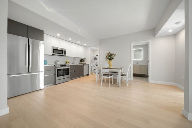 Photo - 932 Broadway Unidad 306
