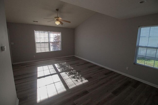 Photo - 2533 Northampton Dr