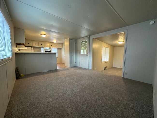 558 N Elm Ave