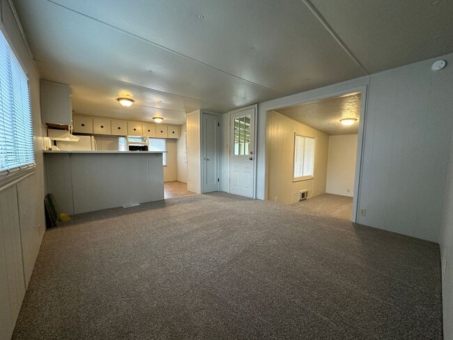 Photo - 558 N Elm Ave