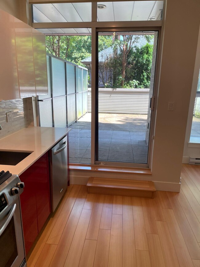 Photo - 2250 Commercial Dr Unit 211