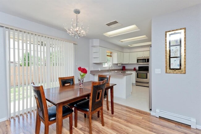 Photo - 541 Shanne St