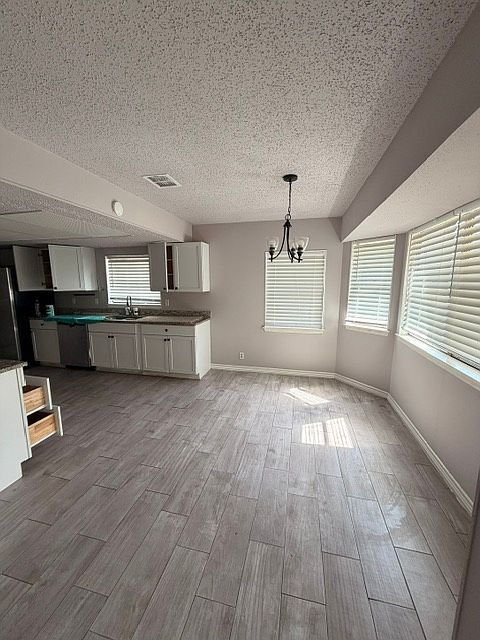 Photo - Well-maintained one story home