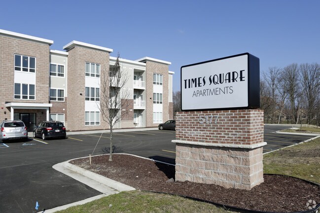 Times Square - Times Square Apartments