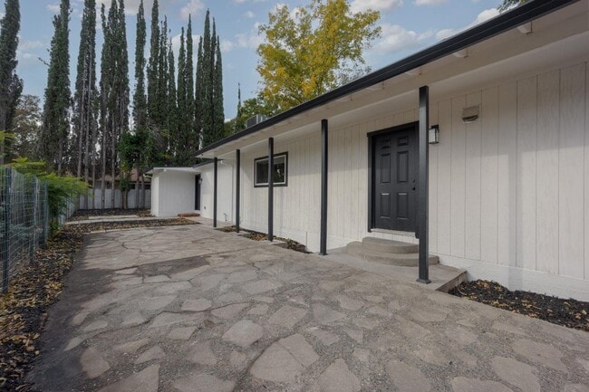 1535 Hobson Ave