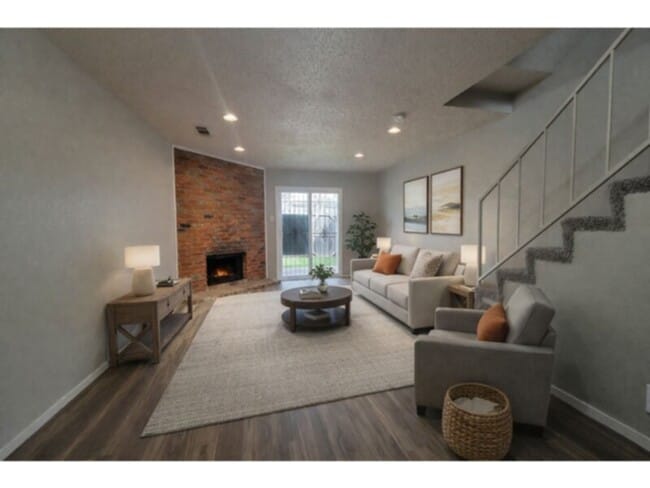 Photo - 2 BEDROOM TOWNHOME IN DALLAS****