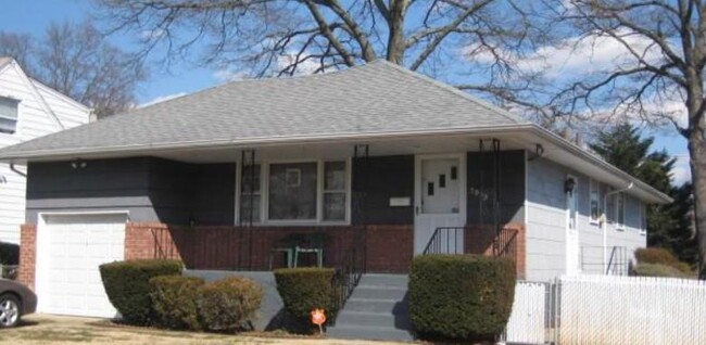 Building Photo - 2055 Willoughby Ave Rental