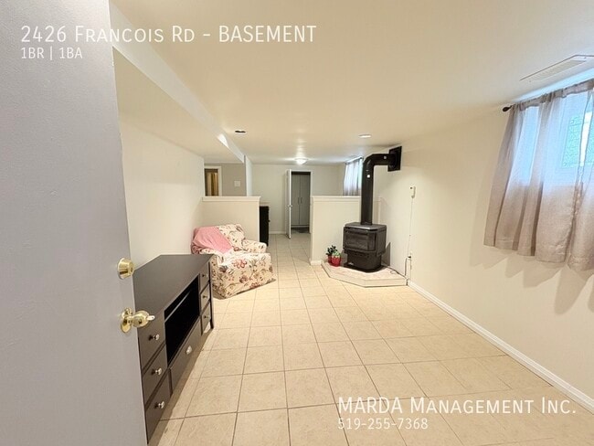 Building Photo - COZY 1 BEDROOM 1 BATH LOWER Unit BASEMENT