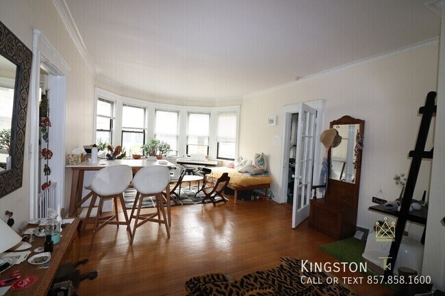 Building Photo - 130 Babcock St Unit 7R