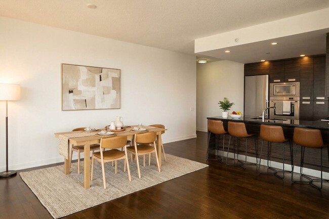 Building Photo - 88 Park Lawn Rd Unit 2711