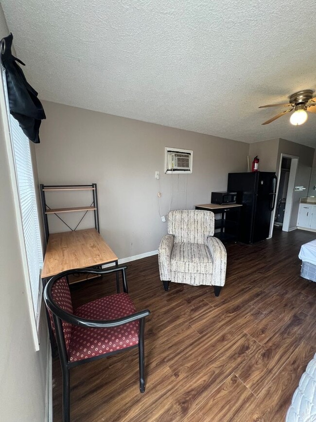 Photo - Cute Fully Furnished Efficiency Apartment Located in Sulphur