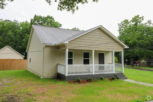 Building Photo - Close to Town Rental
