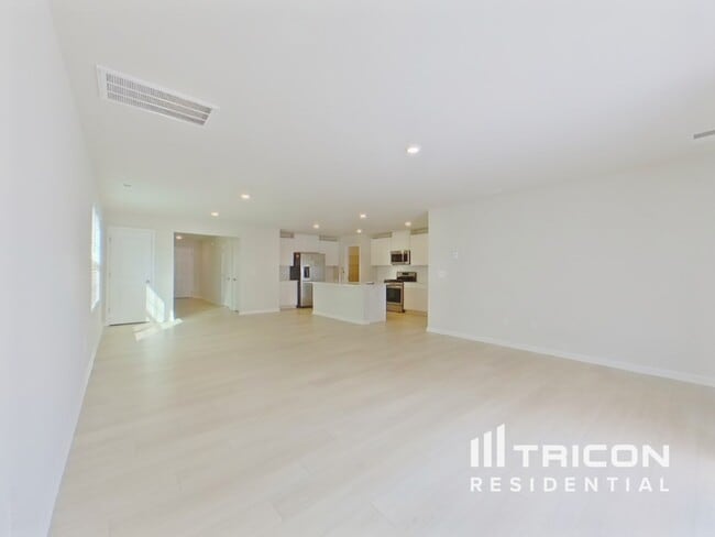 Photo - 4058 Rustling Grass Trl