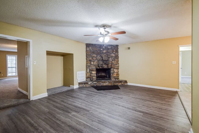 Photo - 2176 Woodfield Park Rd