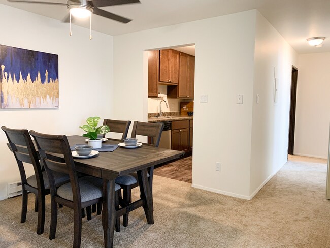 Ridge View Apartments Dining Room To Kitchen - Ridge View Apartments