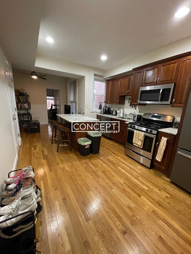 Building Photo - 1027 Tremont St Unit 2TS