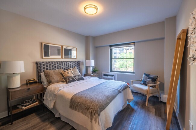 Photo - 5815 N Sheridan Rd