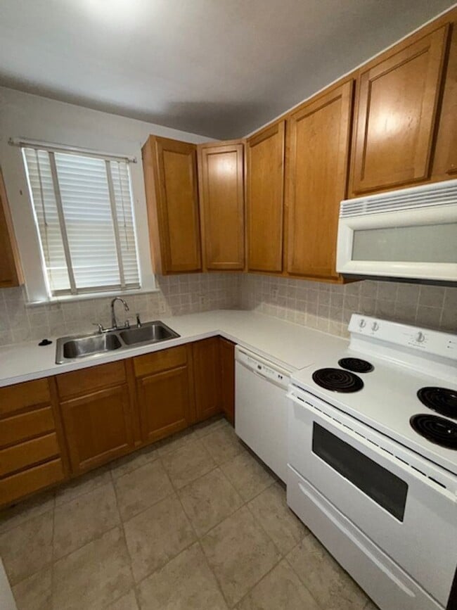 Photo - 27 W Delaware St
