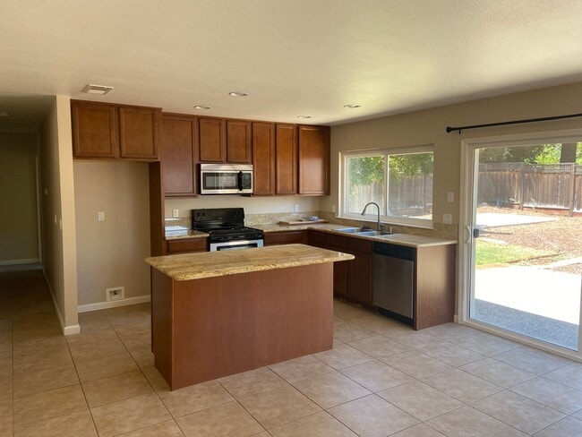 Photo - Elk Grove - 3 bdrm, 2 bath