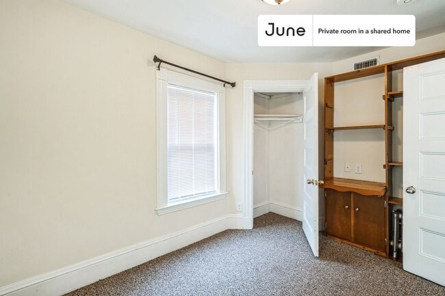 Photo - Room in Shared 6 bed/2.5 bath home Unidad D