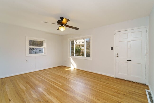 Photo - Quaint 2 Bedroom 2 Bath Cottage Style Home Near Rock Creek in Bethesda