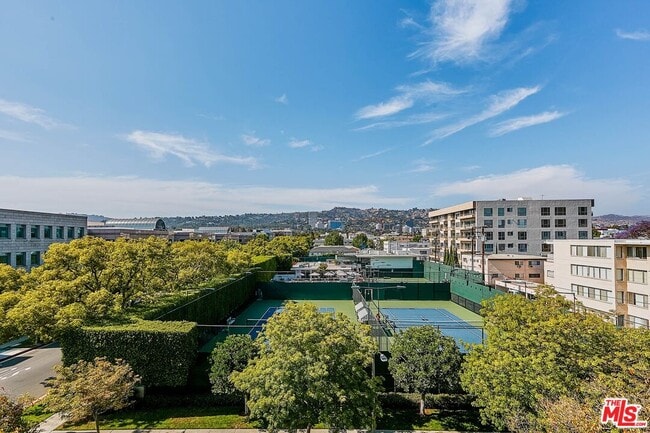 Photo - 328 N Maple Dr Unit 202