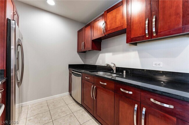 Photo - 4575 Dean Martin Dr Unidad 802