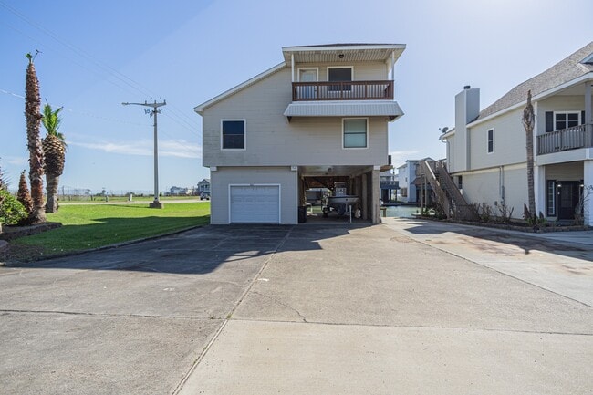 Building Photo - 301 Commander Dr Rental