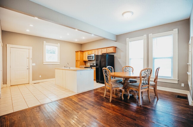 Photo - 604 W Mount Vernon St