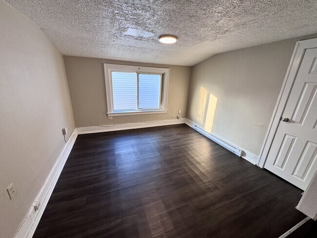 Photo - 1073 Albert Rd Unit Upper