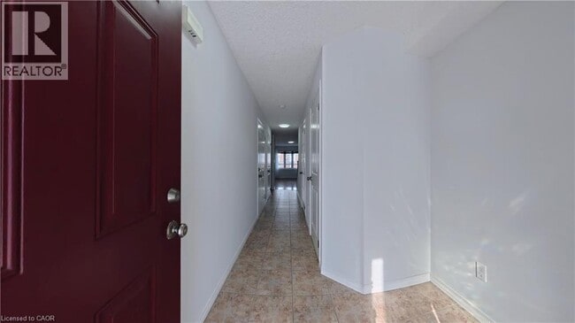 Photo - 919 Zeller Crescent